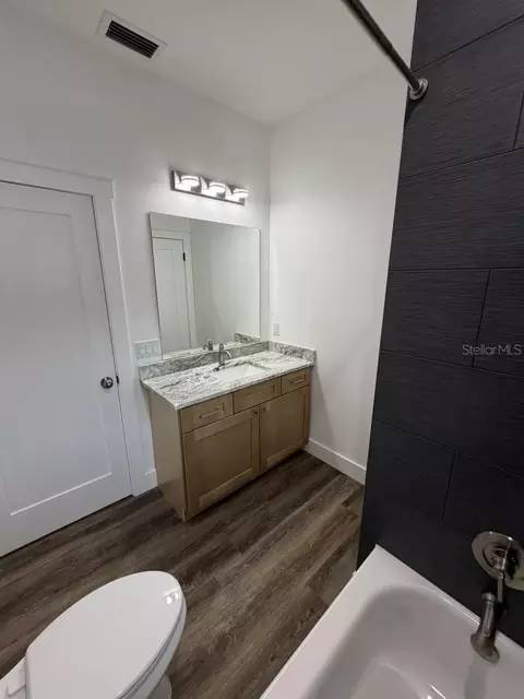 Bath - 612 SE 13th Ave, Okeechobee, FL 34974 photo 3 of 6