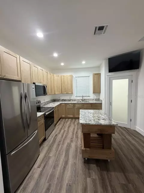 Kitchen - 612 SE 13th Ave, Okeechobee, FL 34974 photo 1 of 3