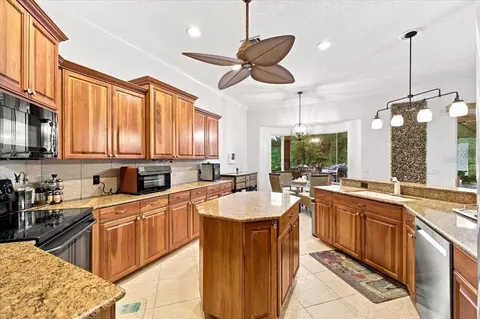 Kitchen - 3303 155th Ave E, Parrish, FL 34219 photo 3 of 4