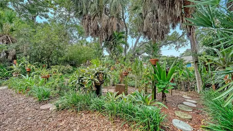 Exterior - 2046 Cordes St, Osprey, FL 34229 photo 17 of 18