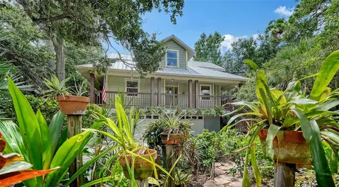 Exterior - 2046 Cordes St, Osprey, FL 34229 photo 3 of 18