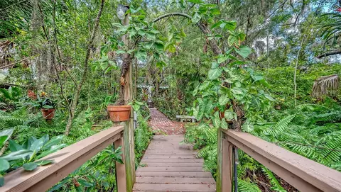 Exterior - 2046 Cordes St, Osprey, FL 34229 photo 13 of 18