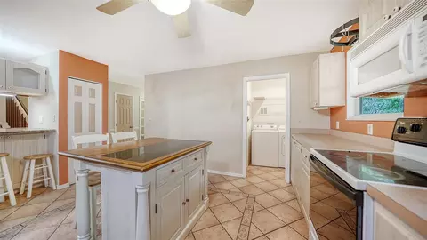 Kitchen - 2046 Cordes St, Osprey, FL 34229 photo 3 of 3