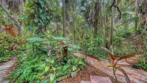 Exterior - 2046 Cordes St, Osprey, FL 34229 photo 15 of 18