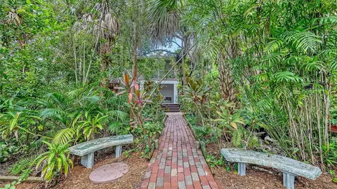 Exterior - 2046 Cordes St, Osprey, FL 34229 photo 14 of 18