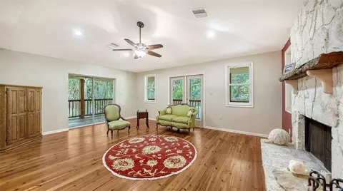 Living - 2046 Cordes St, Osprey, FL 34229 photo 2 of 6