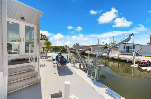 6922 E Bayou Ln, Bradenton, FL 34207