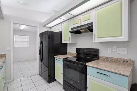 Kitchen - 2712 36th Avenue Ter E, Bradenton, FL 34208 photo 4 of 5