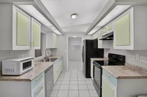 Kitchen - 2712 36th Avenue Ter E, Bradenton, FL 34208 photo 2 of 5