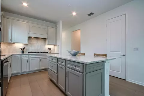 Kitchen - 9437 Shorebird Ct, Parrish, FL 34219 photo 7 of 10