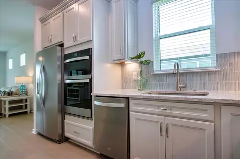 Kitchen - 9437 Shorebird Ct, Parrish, FL 34219 photo 6 of 10