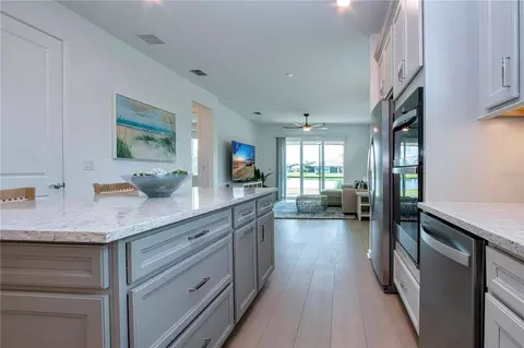 Kitchen - 9437 Shorebird Ct, Parrish, FL 34219 photo 5 of 10