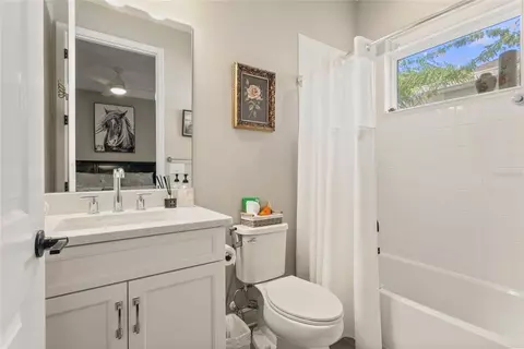 Bath - 10625 Falling Leaf Ct, Parrish, FL 34219 photo 3 of 4