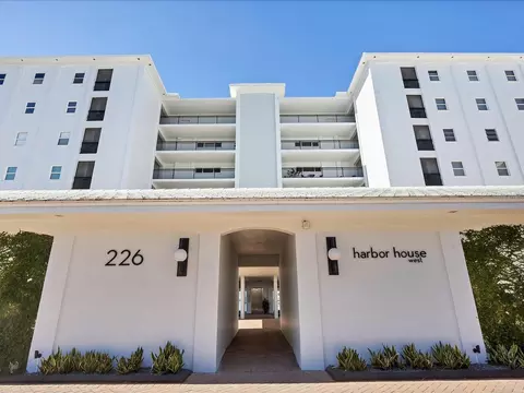 226 Golden Gate Pt #44, Sarasota, FL 34236
