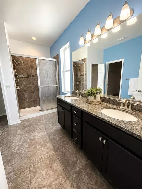 Bath - 10820 79th St E, Parrish, FL 34219 photo 1 of 3