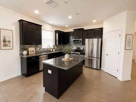 Kitchen - 10820 79th St E, Parrish, FL 34219 photo 3 of 5