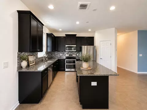 Kitchen - 10820 79th St E, Parrish, FL 34219 photo 1 of 5
