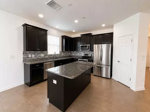Kitchen - 10820 79th St E, Parrish, FL 34219 photo 2 of 5