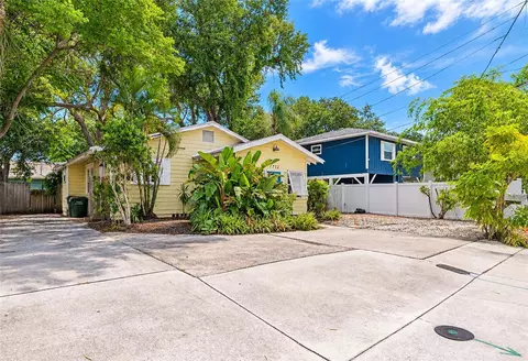 1712 Siesta Dr, Sarasota, FL 34239