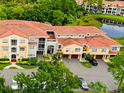 5601 Bentgrass Dr #10-117, Sarasota, FL 34235