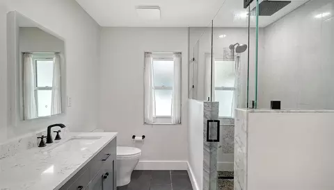 Bath - 4005 Douglas Hill Pl, Parrish, FL 34219 photo 2 of 4