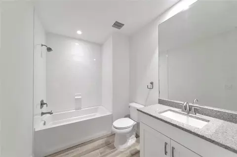 Bath - 10530 Boardwalk Loop #202, Bradenton, FL 34202 photo 4 of 4