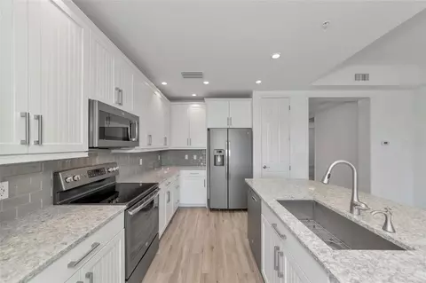 Kitchen - 10530 Boardwalk Loop #202, Bradenton, FL 34202 photo 5 of 7