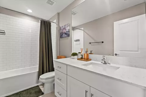 Bath - 8431 Bella Mar Trl, Parrish, FL 34219 photo 4 of 4