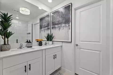 Bath - 8431 Bella Mar Trl, Parrish, FL 34219 photo 2 of 4