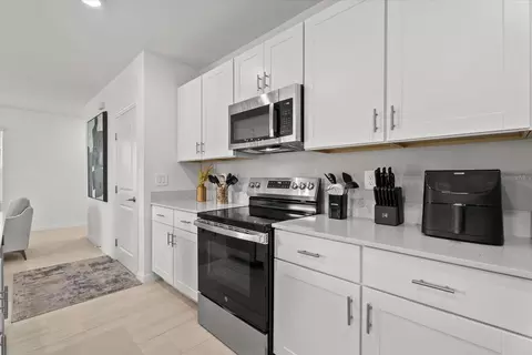 Kitchen - 8431 Bella Mar Trl, Parrish, FL 34219 photo 4 of 5
