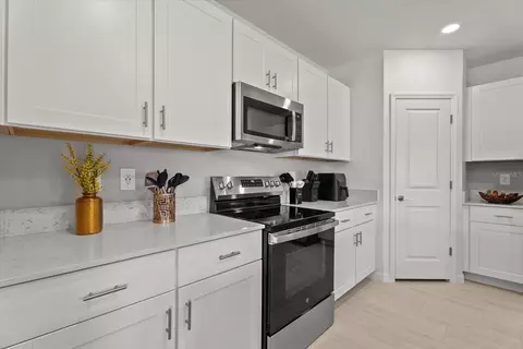 Kitchen - 8431 Bella Mar Trl, Parrish, FL 34219 photo 5 of 5