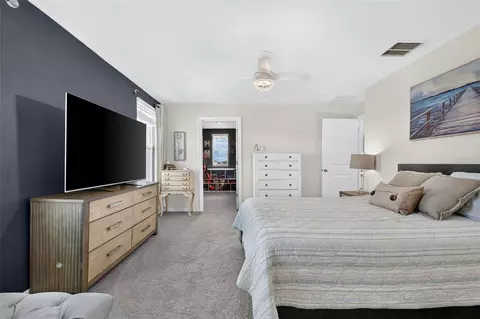 Bedroom - 10137 Charlotte Dr, Parrish, FL 34219 photo 2 of 8