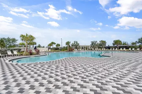 Exterior - 10137 Charlotte Dr, Parrish, FL 34219 photo 10 of 11