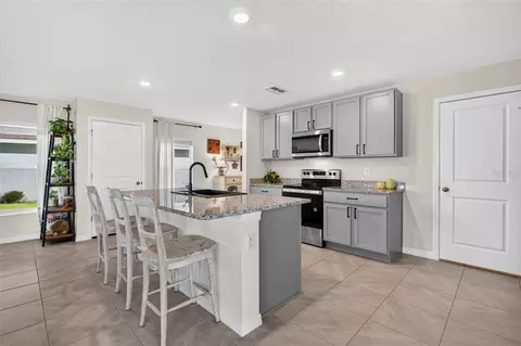 Kitchen - 10137 Charlotte Dr, Parrish, FL 34219 photo 5 of 8