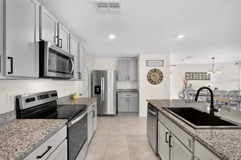 Kitchen - 10137 Charlotte Dr, Parrish, FL 34219 photo 7 of 8