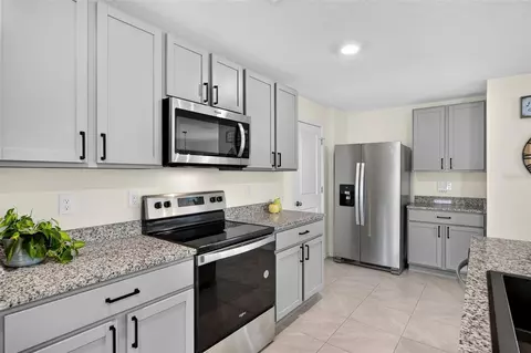 Kitchen - 10137 Charlotte Dr, Parrish, FL 34219 photo 6 of 8