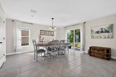 Dining - 10137 Charlotte Dr, Parrish, FL 34219 photo 4 of 5