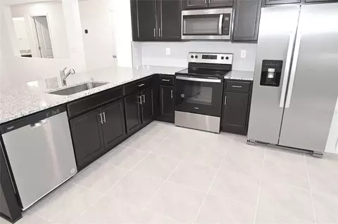 Kitchen - 9532 Sandy Bluffs Cir, Parrish, FL 34219 photo 1 of 7