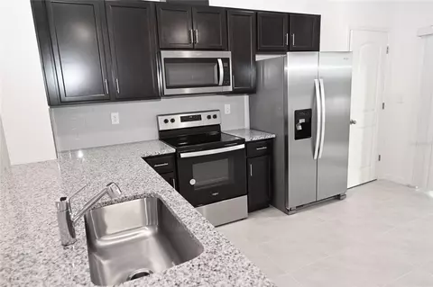 Kitchen - 9532 Sandy Bluffs Cir, Parrish, FL 34219 photo 3 of 7