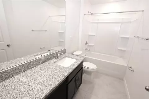 Bath - 9532 Sandy Bluffs Cir, Parrish, FL 34219 photo 2 of 2