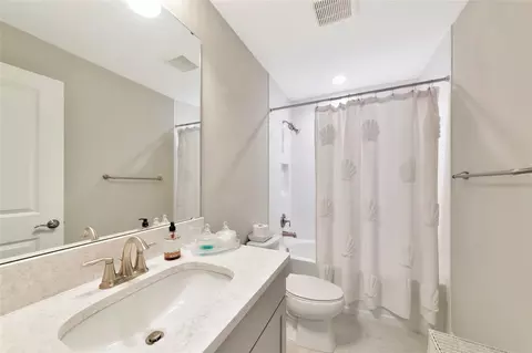 Bath - 9211 Isabella Cir, Parrish, FL 34219 photo 4 of 4