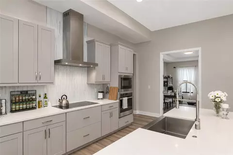 Kitchen - 9211 Isabella Cir, Parrish, FL 34219 photo 7 of 10