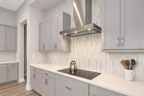 Kitchen - 9211 Isabella Cir, Parrish, FL 34219 photo 8 of 10