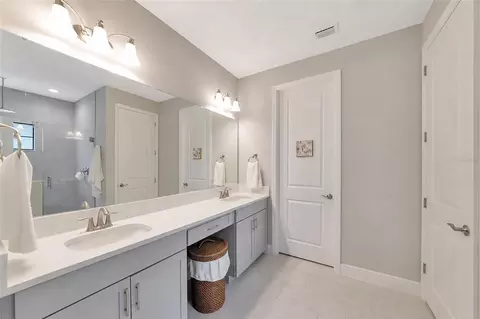 Bath - 9211 Isabella Cir, Parrish, FL 34219 photo 2 of 4
