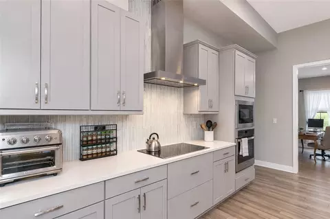 Kitchen - 9211 Isabella Cir, Parrish, FL 34219 photo 9 of 10