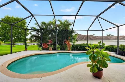Exterior - 17111 2nd Ave E, Bradenton, FL 34212 photo 5 of 17