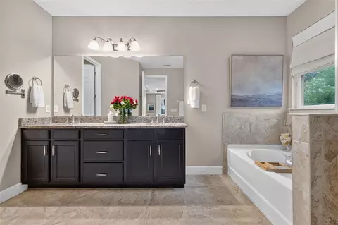 Bath - 17111 2nd Ave E, Bradenton, FL 34212 photo 2 of 5