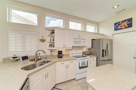 Kitchen - 4729 Peridia Blvd E, Bradenton, FL 34203 photo 3 of 5