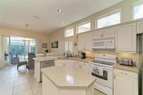 Kitchen - 4729 Peridia Blvd E, Bradenton, FL 34203 photo 4 of 5