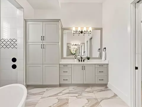 Bath - 532 Blue Shell Loop, Sarasota, FL 34240 photo 5 of 8